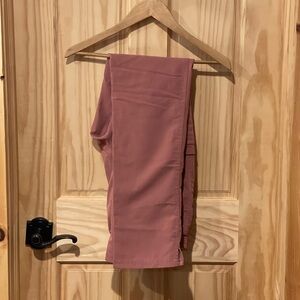 Woman Fig’s Skinny Leg Scrub Pants